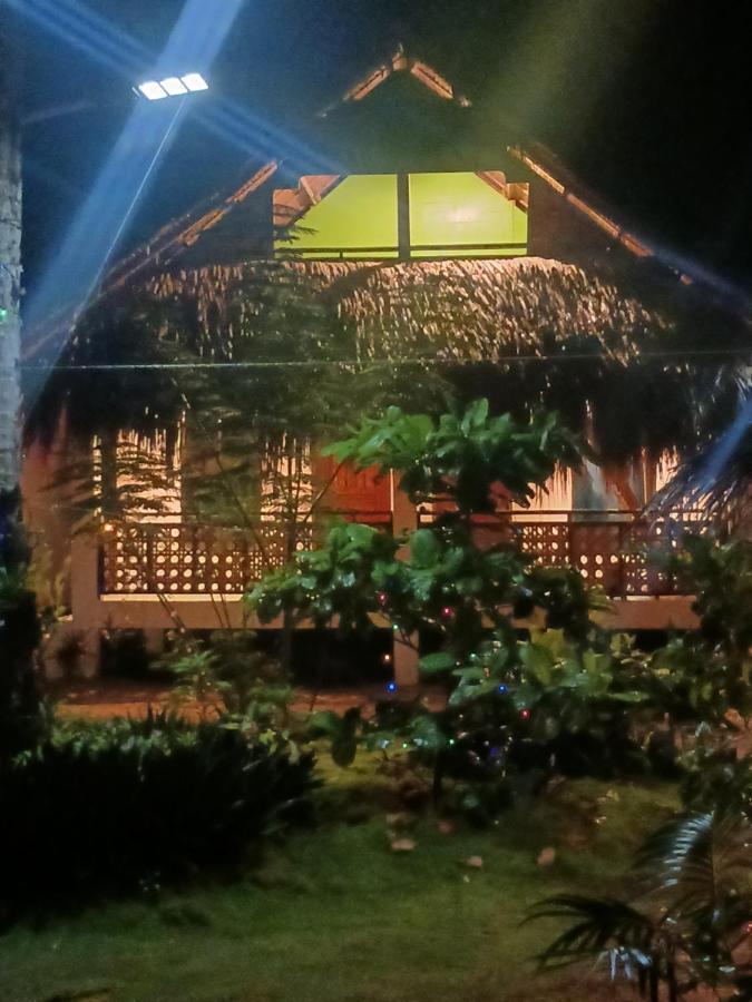 Weeroona Huts Homestay Pacifico San Isidro  Eksteriør bilde